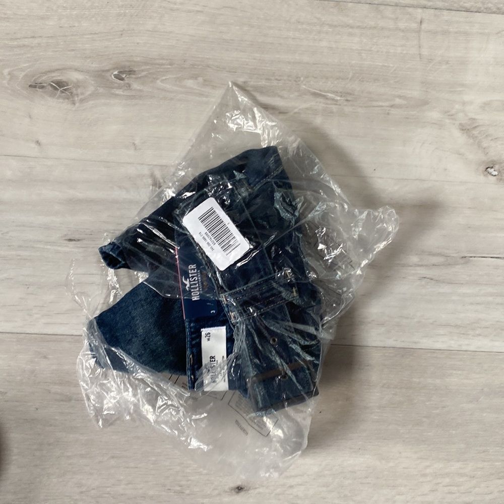 HOLLISTER LOW-RISE BELTED DENIM MINI SKIRT DARK WASH NWT - Picture 5 of 8